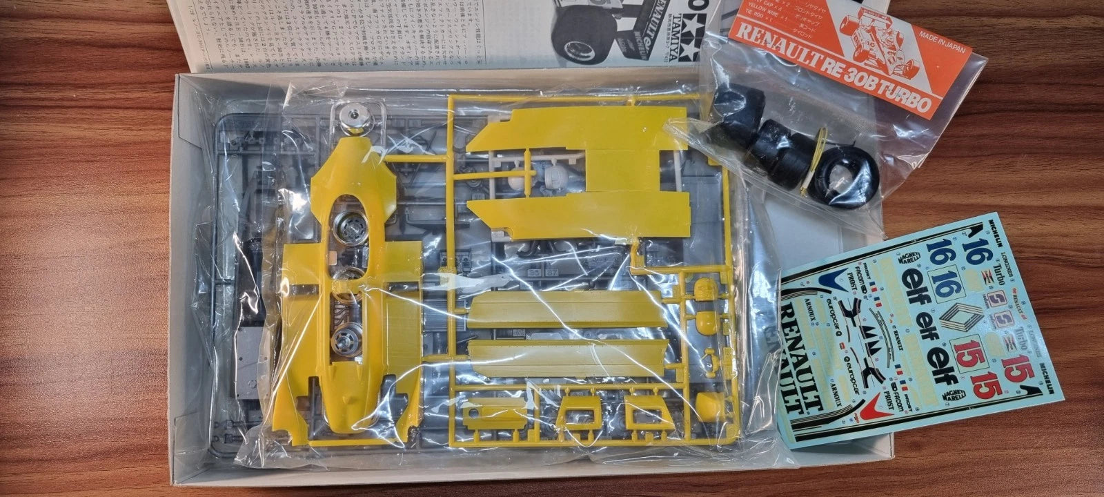 1983 Vintage Tamiya Renault RE-30B Turbo w Driver Figure 1/20 Plastic Model Kit